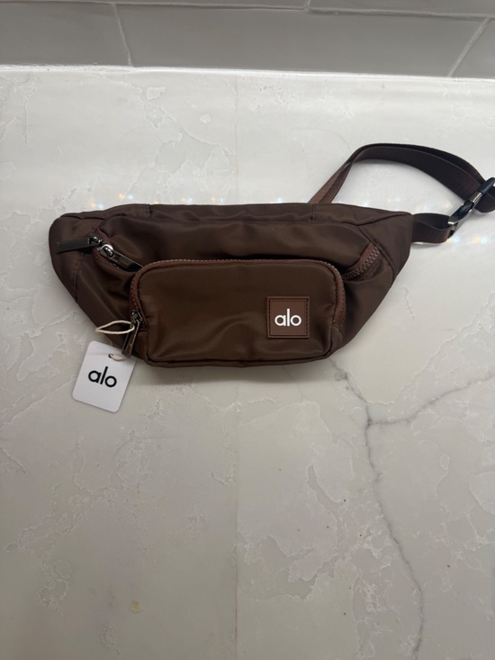 ALO Yoga Handbags - ALO Yoga Fanny Pack Brown - 3 Pockets
